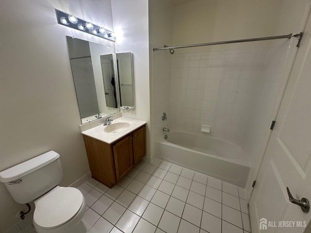 50 Roosevelt Avenue 4305, Carteret, NJ 07008