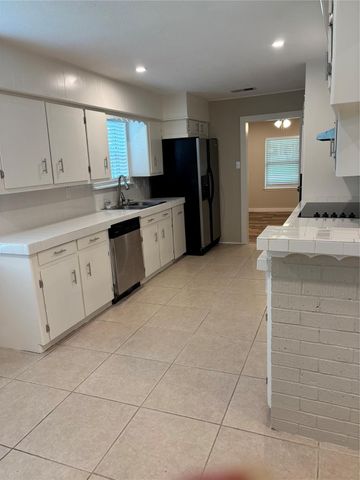 8049 Forest Hills Drive, Montgomery, TX 77316