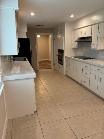 8049 Forest Hills Drive, Montgomery, TX 77316