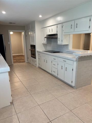 8049 Forest Hills Drive, Montgomery, TX 77316