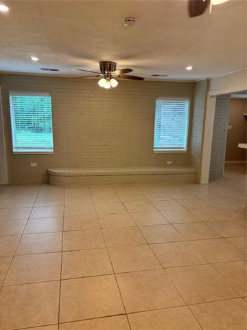 8049 Forest Hills Drive, Montgomery, TX 77316