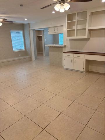 8049 Forest Hills Drive, Montgomery, TX 77316