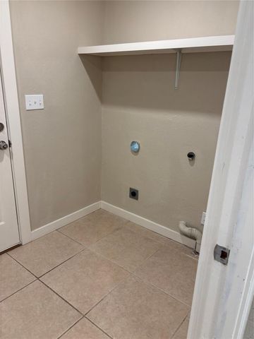 8049 Forest Hills Drive, Montgomery, TX 77316