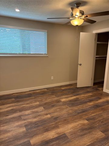 8049 Forest Hills Drive, Montgomery, TX 77316