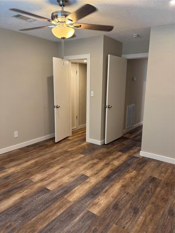 8049 Forest Hills Drive, Montgomery, TX 77316