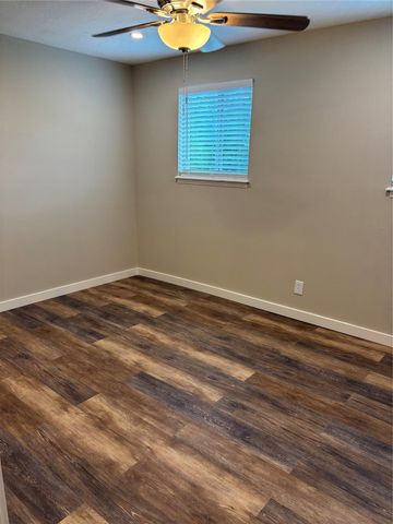 8049 Forest Hills Drive, Montgomery, TX 77316
