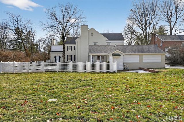 44 Picardy Lane, Ladue, MO 63124