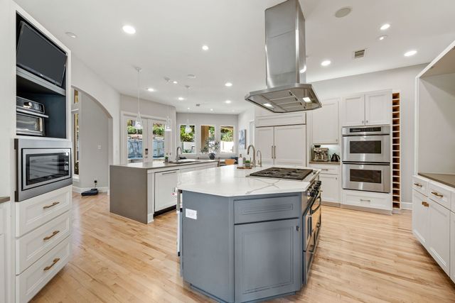 3028 Mountainview Court, Grapevine, TX 76051