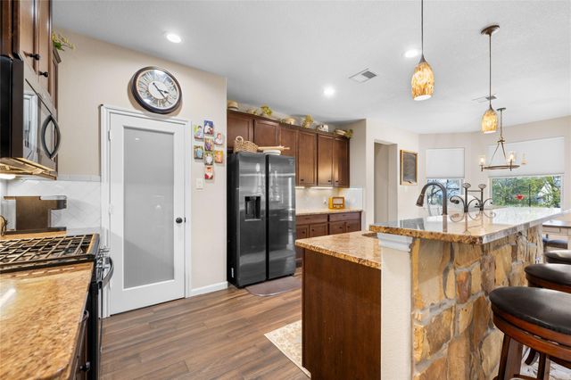 9467 Loop Road, Bellville, TX 77418