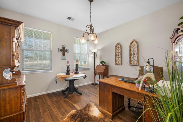 9467 Loop Road, Bellville, TX 77418