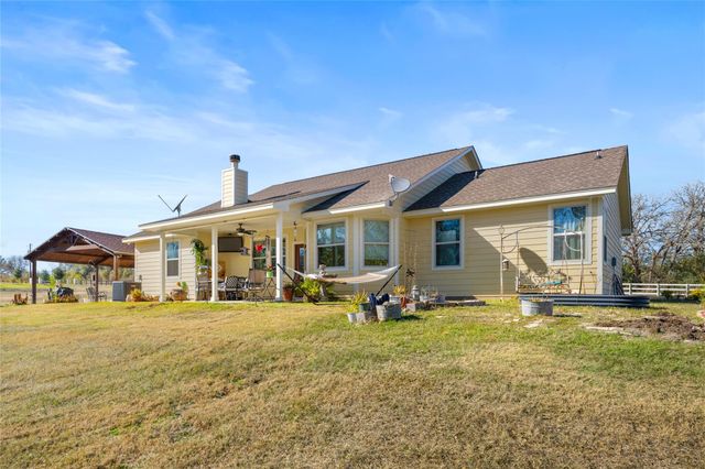 9467 Loop Road, Bellville, TX 77418