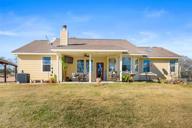 9467 Loop Road, Bellville, TX 77418