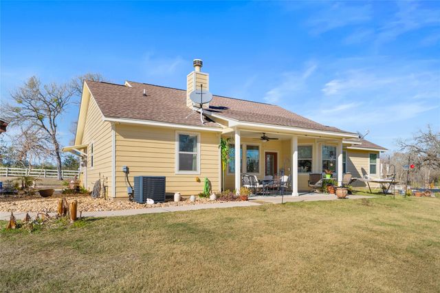 9467 Loop Road, Bellville, TX 77418