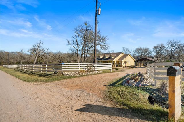 9467 Loop Road, Bellville, TX 77418