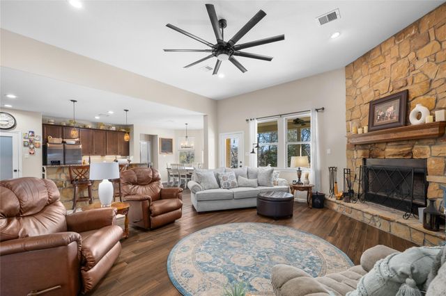 9467 Loop Road, Bellville, TX 77418