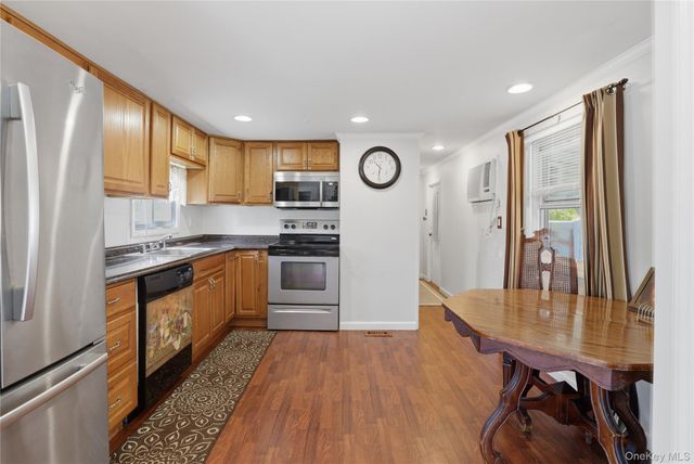 36 sunflower, Bohemia, NY 11716