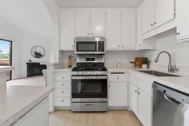 11939 Weddington Street 313, Valley Village, CA 91607