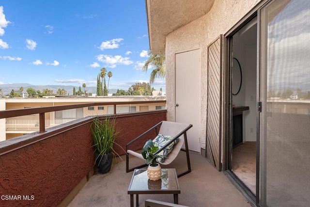 11939 Weddington Street 313, Valley Village, CA 91607