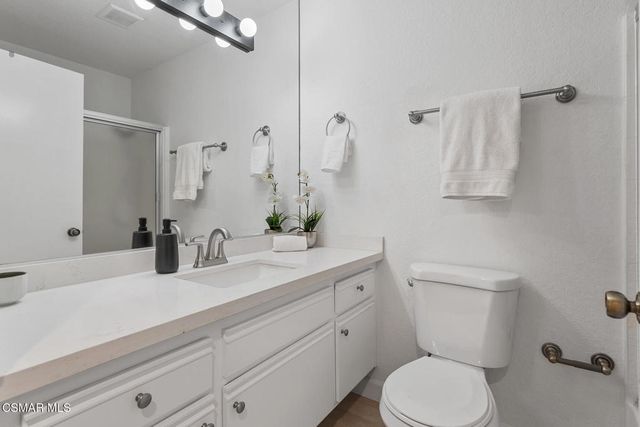 11939 Weddington Street 313, Valley Village, CA 91607