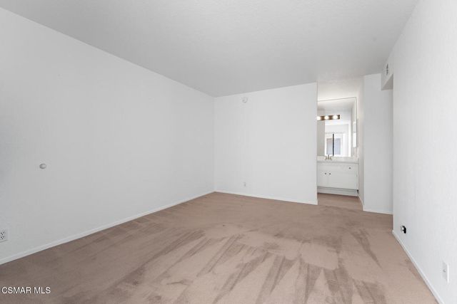 11939 Weddington Street 313, Valley Village, CA 91607