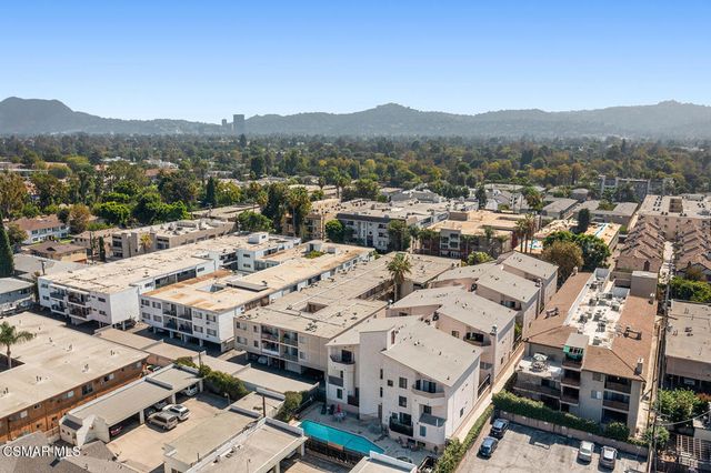 11939 Weddington Street 313, Valley Village, CA 91607