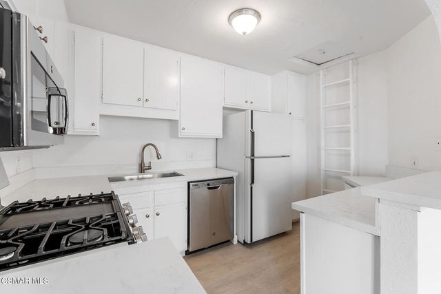 11939 Weddington Street 313, Valley Village, CA 91607