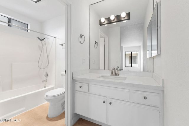 11939 Weddington Street 313, Valley Village, CA 91607