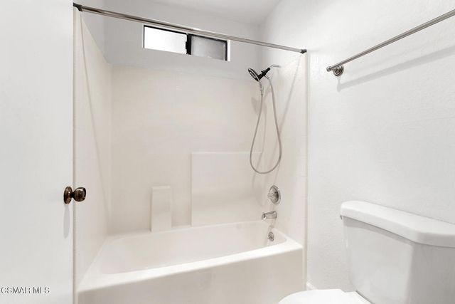 11939 Weddington Street 313, Valley Village, CA 91607