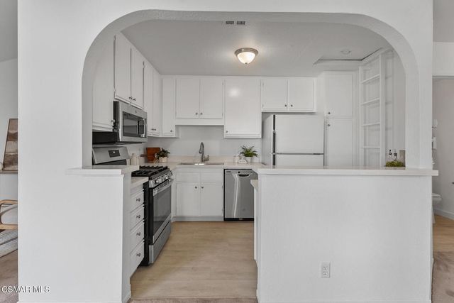 11939 Weddington Street 313, Valley Village, CA 91607