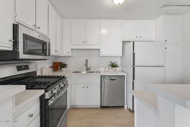 11939 Weddington Street 313, Valley Village, CA 91607