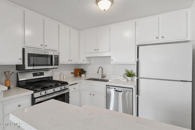 11939 Weddington Street 313, Valley Village, CA 91607