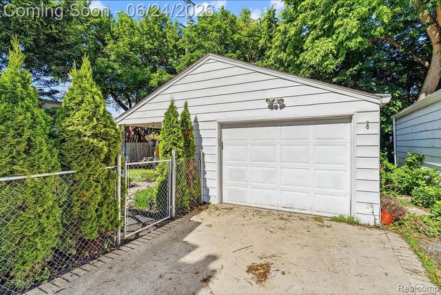 426 S Vernon Avenue, Flint, MI 48503