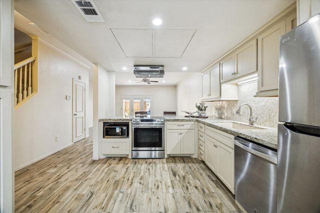 14703 Barryknoll Lane 25, Houston, TX 77079