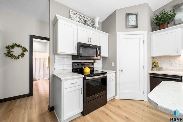 145 Devitt Dr Drive, Harrisburg, SD 57032