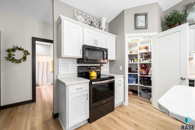 145 Devitt Dr Drive, Harrisburg, SD 57032