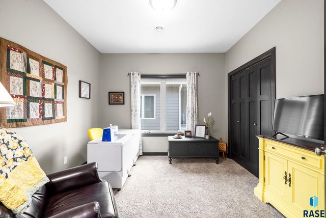 145 Devitt Dr Drive, Harrisburg, SD 57032