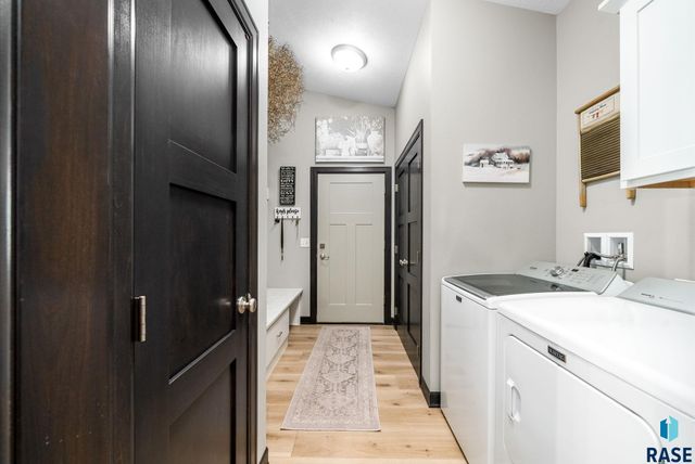 145 Devitt Dr Drive, Harrisburg, SD 57032