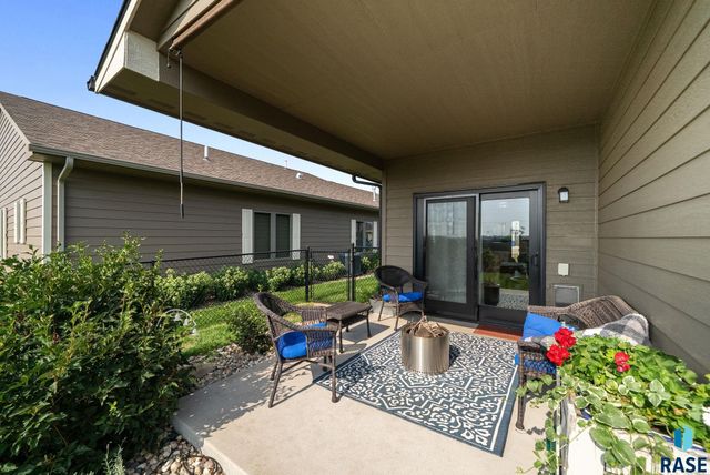 145 Devitt Dr Drive, Harrisburg, SD 57032