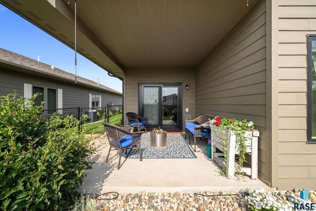 145 Devitt Dr Drive, Harrisburg, SD 57032