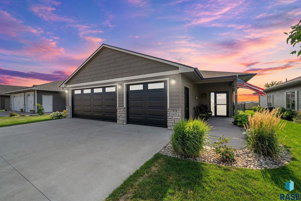 145 Devitt Dr Drive, Harrisburg, SD 57032