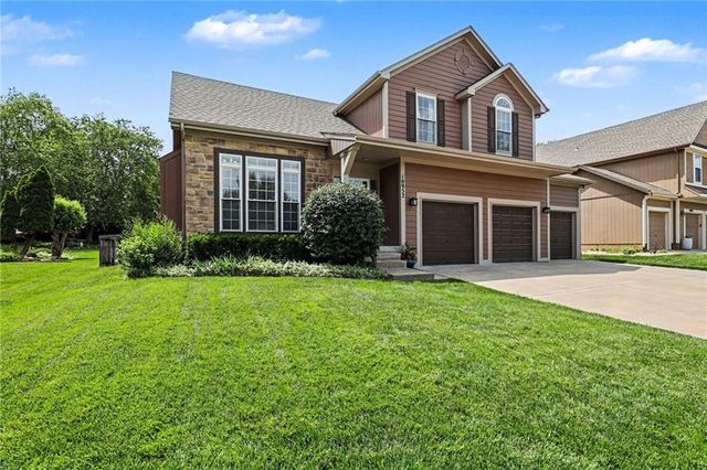 10952 S Emerald Street, Olathe, KS 66062