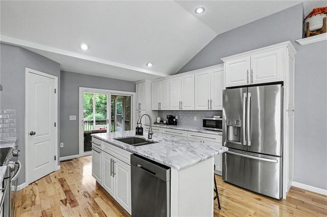 10952 S Emerald Street, Olathe, KS 66062