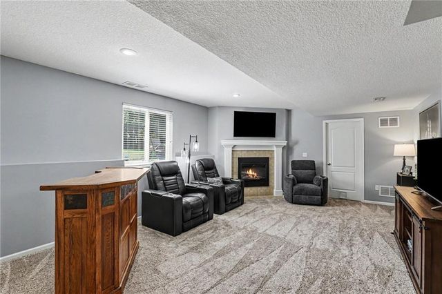 10952 S Emerald Street, Olathe, KS 66062