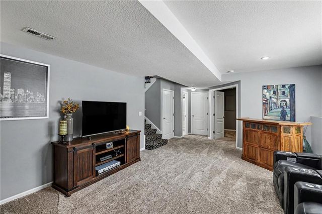 10952 S Emerald Street, Olathe, KS 66062