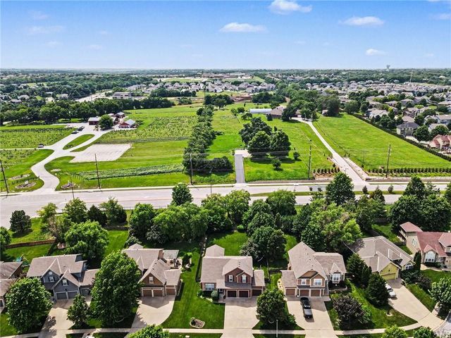 10952 S Emerald Street, Olathe, KS 66062