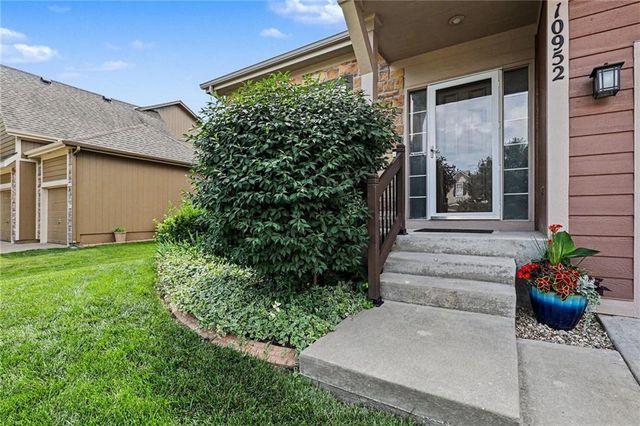 10952 S Emerald Street, Olathe, KS 66062