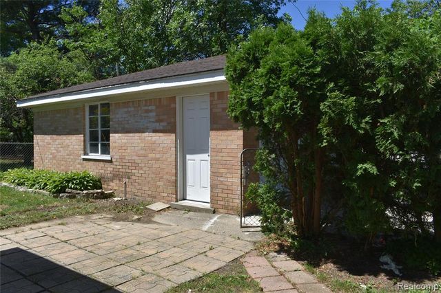 23825 Johnston Avenue, Eastpointe, MI 48021