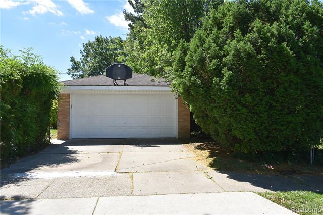 23825 Johnston Avenue, Eastpointe, MI 48021