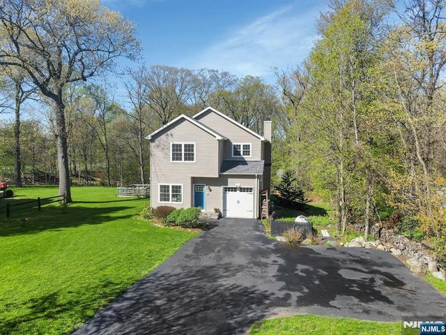 317 Stag Hill Road, Mahwah, NJ 07430