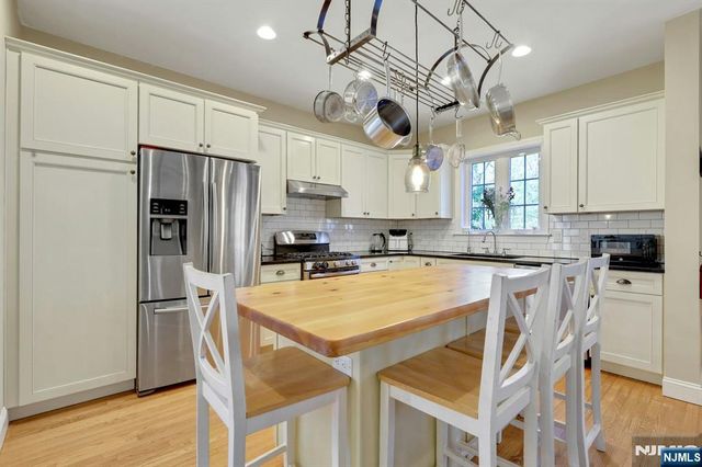 317 Stag Hill Road, Mahwah, NJ 07430